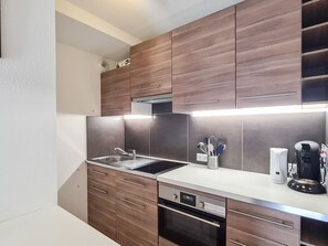 Køleskab, mikrobølgeovn, ovn, opvaskemaskine