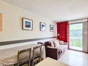 TV, DVD player - New studio for 4 in Flaine center with balcony (Flaine)