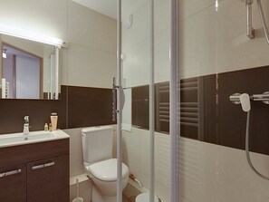 Bathroom - Renovated studio near slopes - Pet friendly, Wifi (Briançon)