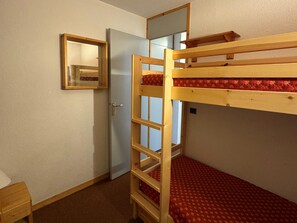 1 bedroom, WiFi - Apartment with balcony and direct slope access, pets allowed (Belle Plagne)