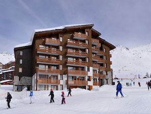 Exterior - Apartment with balcony and direct slope access, pets allowed (Belle Plagne)