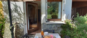 Gemütliches Chalet mit Terrasse · WLAN · Blick ins Tal · Nähe Skilift & Geschäfte