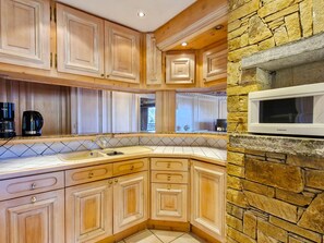 Kühlschrank, Mikrowelle, Geschirrspüler