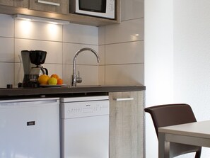 Réfrigérateur, micro-ondes, lave-vaisselle