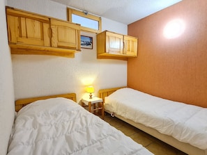 2 bedrooms