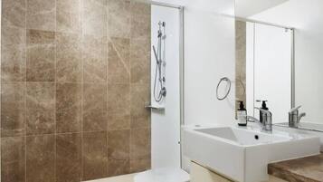 Bathtub, hair dryer, towels, shampoo
