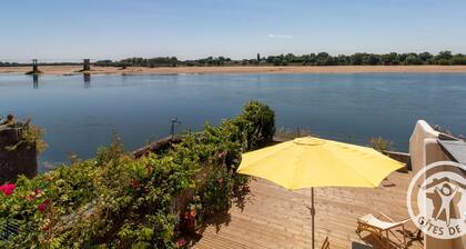 Authentic 3-Level House with Terrace and Loire View