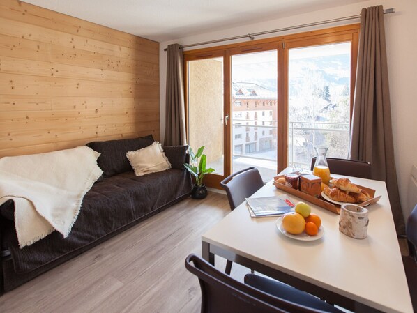 Dining - Renovated apartment 4-6 pers, ski-in, Wifi, pets allowed (Briançon)