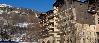 Apartment near lifts, free wifi, pets allowed