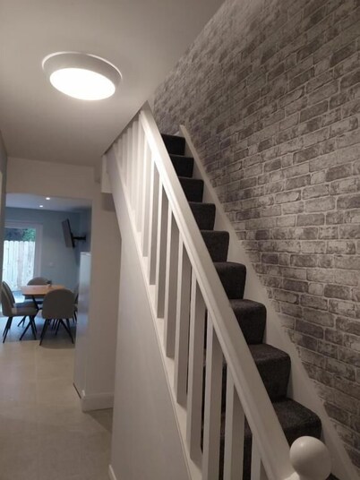 7 Eyre Square Lane