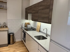 Apartment | Private kitchen | Fridge, microwave, oven, stovetop - Beautiful 1 Bedroom Apartment - Great Location! (Broxbourne)