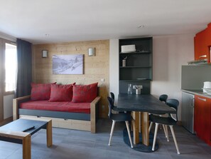 TV - Comfortable apartment with free parking in La Plagne (La Plagne Montchavin Les Coches)