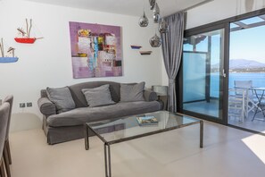 Panoramic Villa | Living area | TV