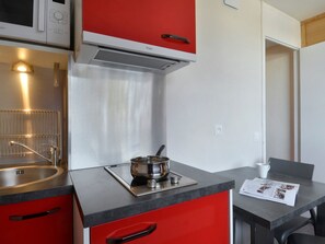 Fridge, microwave, oven, coffee/tea maker