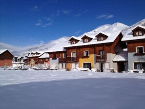 Exterior - Spacious alpine duplex chalet · Shuttle to slopes · Pets allowed (La Salle-les-Alpes)