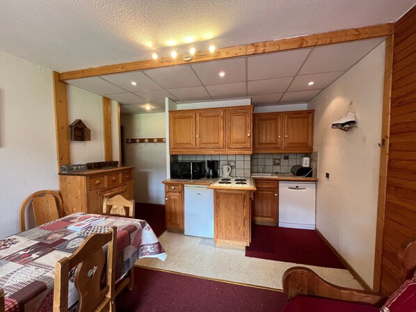 Fridge, microwave, dishwasher, coffee/tea maker - Comfortable 3-room Apt for 8, slope view (Plagne Bellecôte)