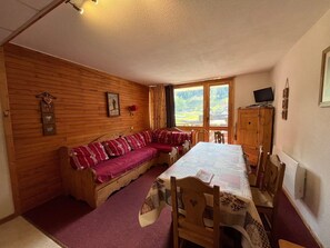 TV - Comfortable 3-room Apt for 8, slope view (Plagne Bellecôte)