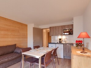 Dining - Chalet-style studio near slopes, free WiFi, pets allowed (Briançon)