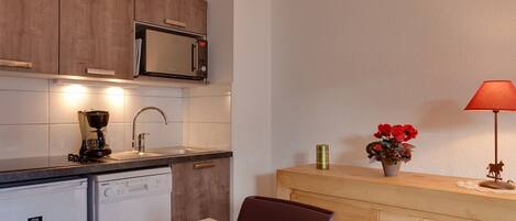 Fridge, dishwasher, high chair