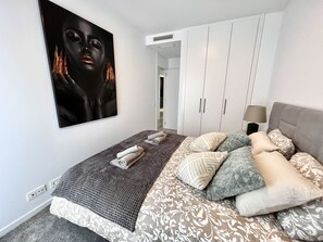 3 bedrooms, iron/ironing board, free WiFi, bed sheets