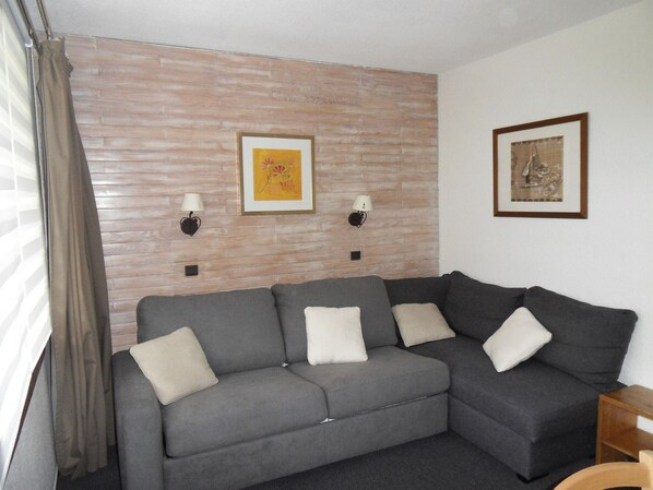 Flat-screen TV - Cozy studio, divisible, ski-in/ski-out, pet friendly (Belle Plagne)