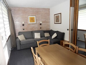 Flat-screen TV - Cozy studio, divisible, ski-in/ski-out, pet friendly (Belle Plagne)