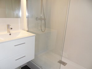 Bathroom - Cozy studio, divisible, ski-in/ski-out, pet friendly (Belle Plagne)
