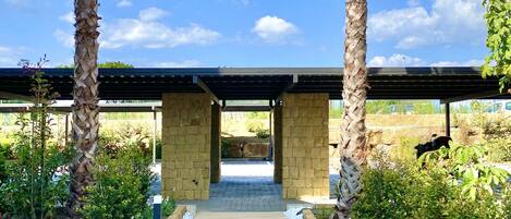 المنطقة المحيطة بالمنشأة