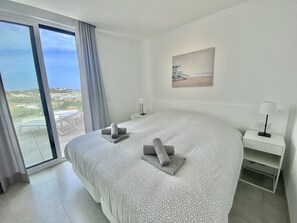 3 slaapkamers, een strijkplank/strijkijzer, gratis wifi, beddengoed