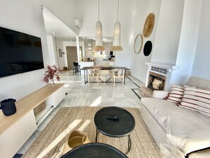 Unclassified image, 5 of 39, button