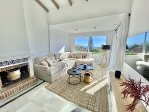 Unclassified image, 2 of 39, button