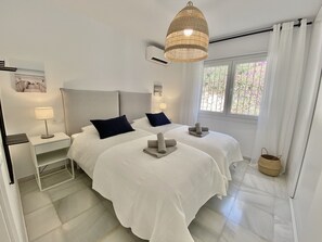 3 slaapkamers, een strijkplank/strijkijzer, gratis wifi, beddengoed