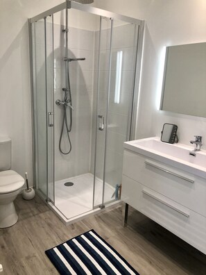 Baignoire, sèche-cheveux