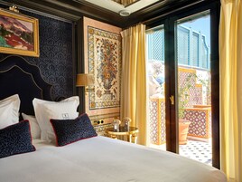 Egyptian cotton sheets, premium bedding, down comforters, pillowtop beds