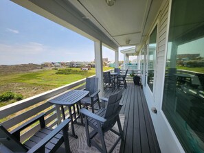 Outdoor dining - PPLM500 Private Heated Pool, Gulf Views and Golf Cart Included (Port Aransas)