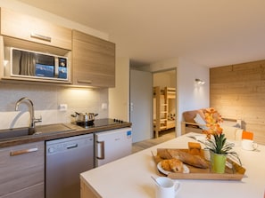 Fridge, dishwasher