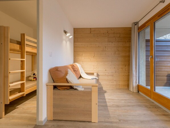 A modern room with a wooden bench, a small table, and a teddy bear. - Renovated studio near slopes with wifi, pets allowed (Briançon)