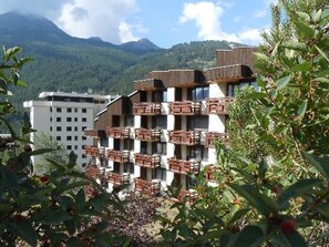 Exterior - Renovated studio with ski shuttle & locker, pets allowed (Saint-Chaffrey)