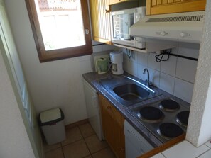 Kjøleskap og oppvaskmaskin