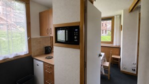 A compact kitchen with a microwave, a coffee maker, and a small refrigerator. - Comfortable 2-room apartment, direct slope access, sleeps 6 (Belle Plagne)