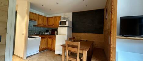 Kühlschrank, Mikrowelle, Geschirrspüler