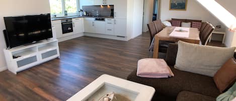 Una televisión, un reproductor de DVD