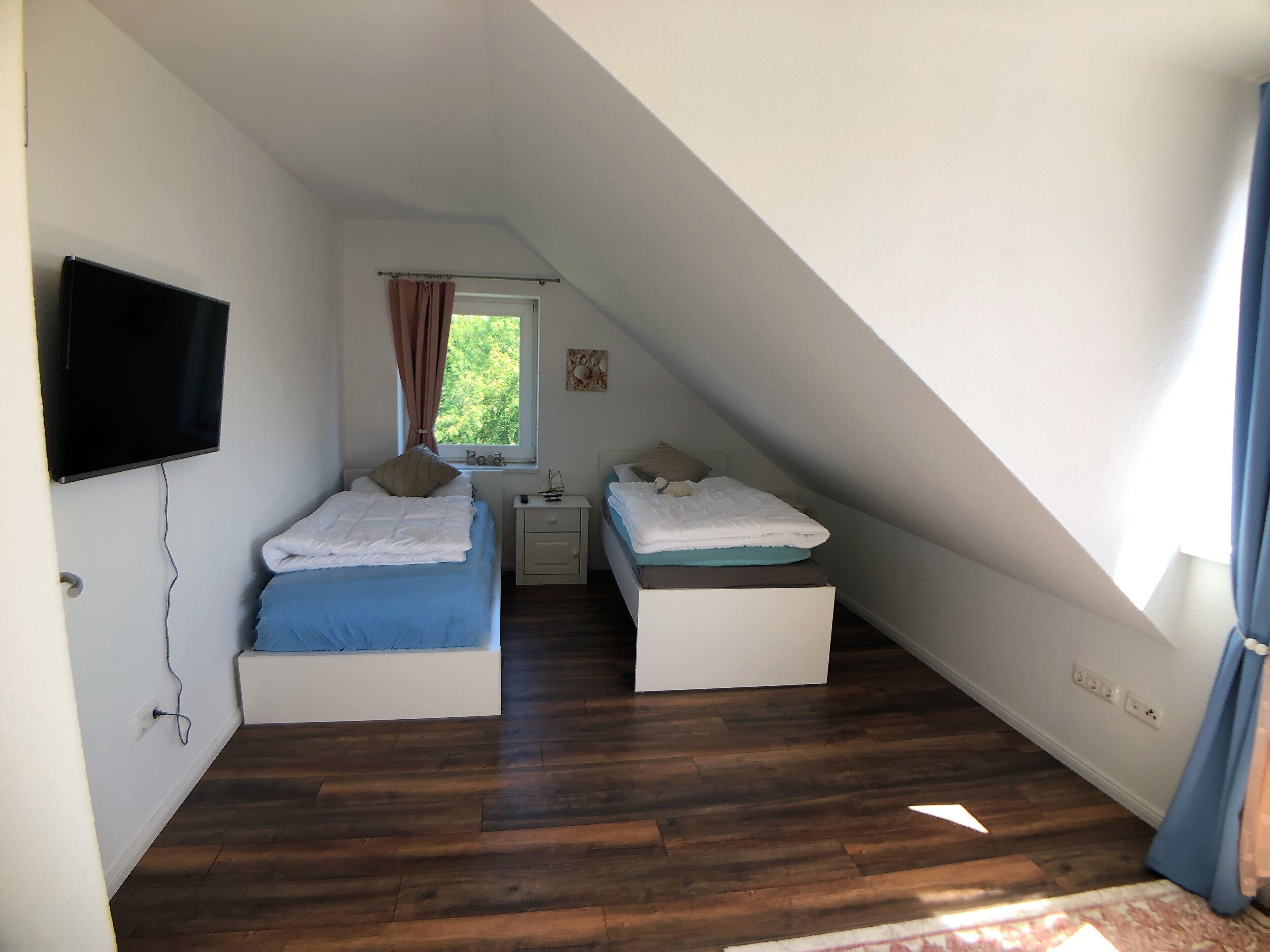 3 bedrooms, desk, iron/ironing board, free WiFi