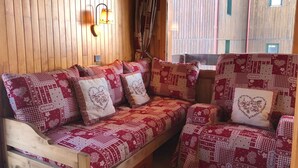 Unclassified image, 4 of 15, button - Spacious apartment 5 guests · Ski-in/ski-out · Balcony with views (Belle Plagne)