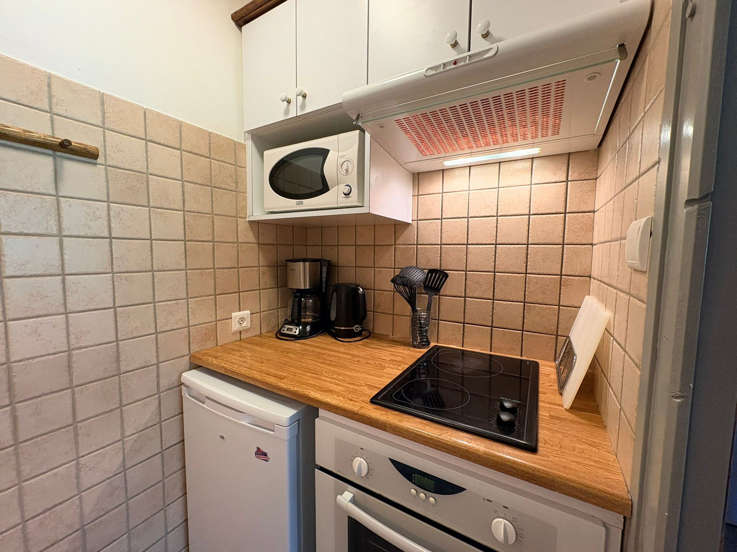 Fridge, microwave, dishwasher