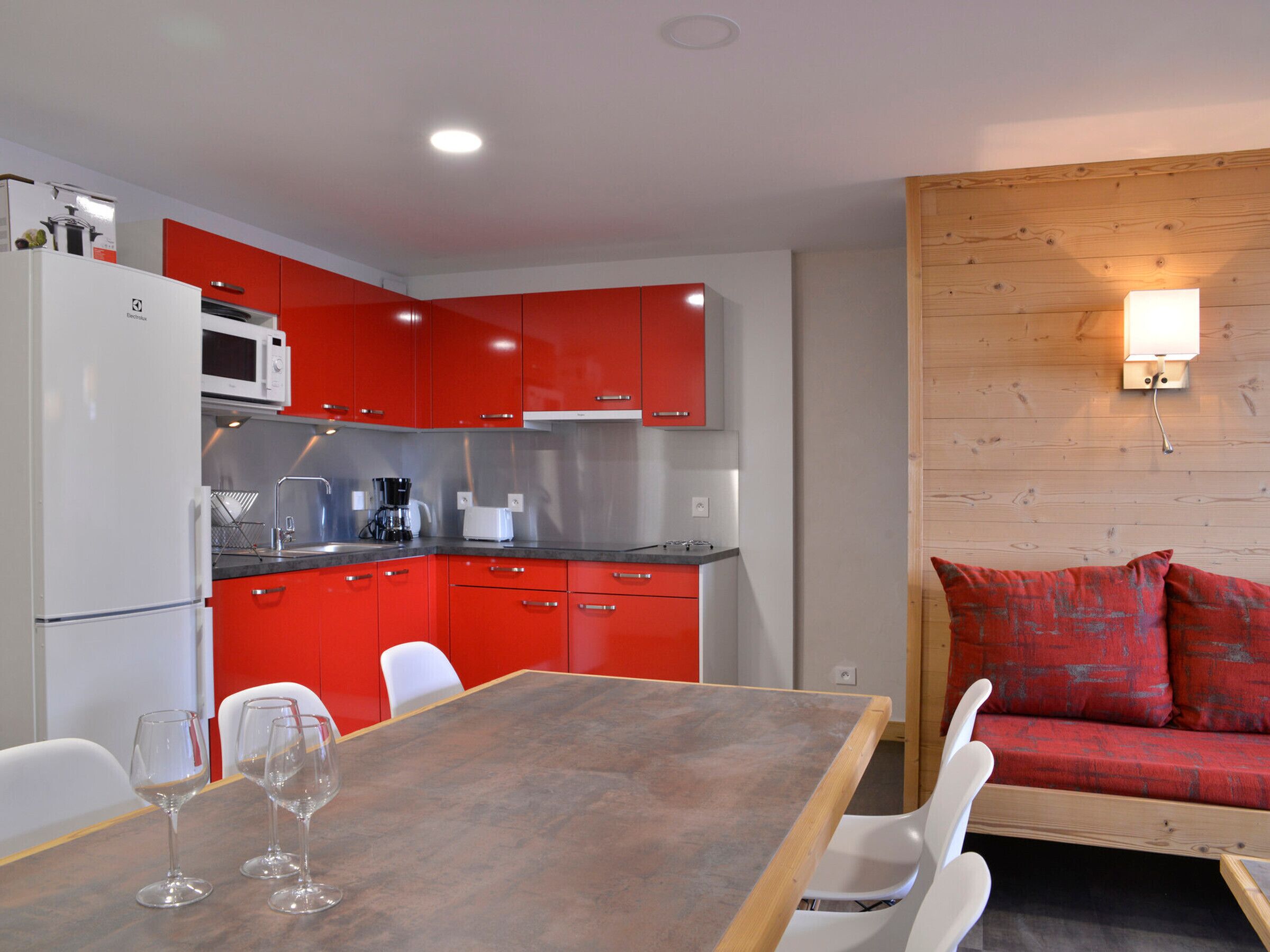 Refrigerador, horno, lavavajillas, cafetera/tetera