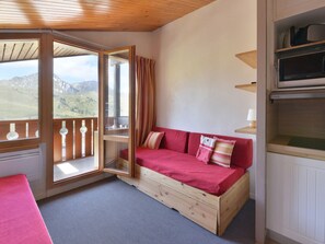 TV - Functional 2-room apartment with balcony and ski locker (Belle Plagne)
