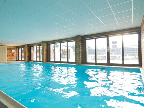 Helle Wohnung direkt an der Piste mit Pool und Spa