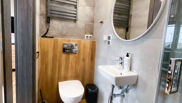 Basic Quadruple Room | Bathroom | Shower, rainfall showerhead, heated floors