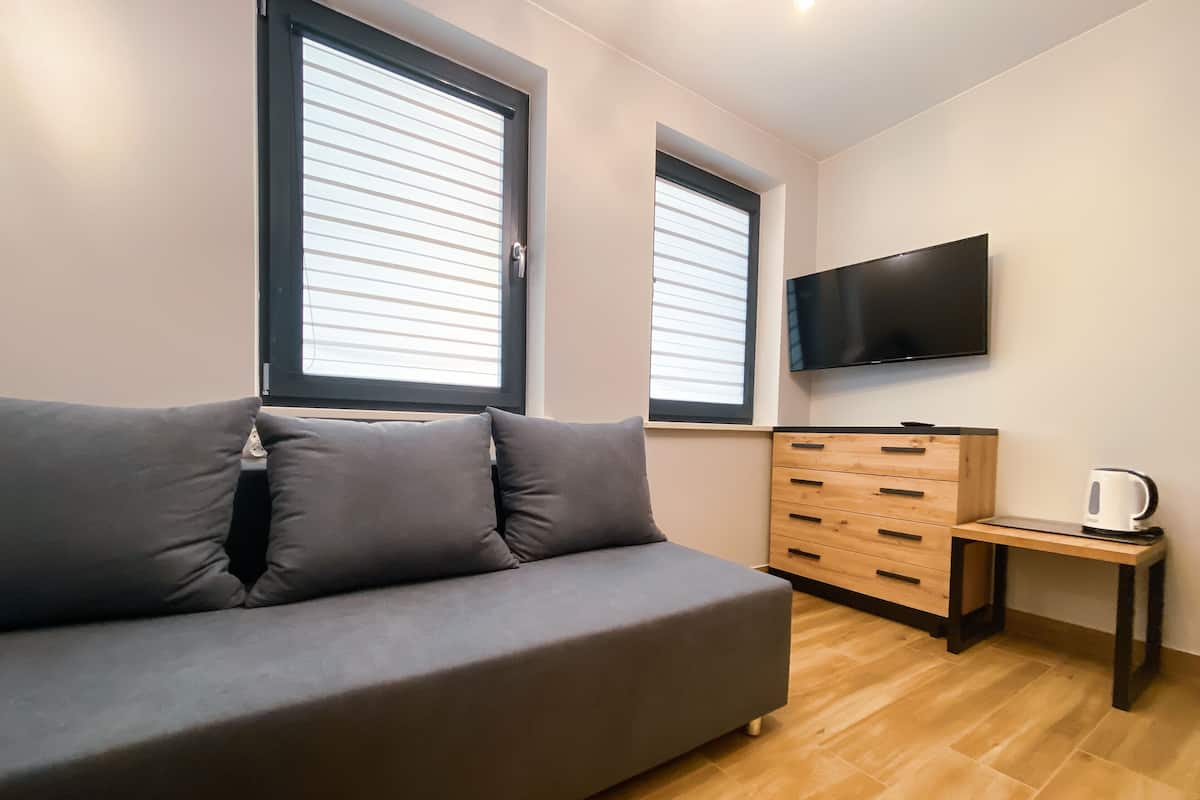 Basic-Doppelzimmer | 1 Schlafzimmer, Bügeleisen/Bügelbrett, kostenloses WLAN, Bettwäsche